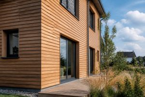 Façade ventilée en bois : comment améliorer l’isolation, le confort d’été et la durabilité d’une maison écologique